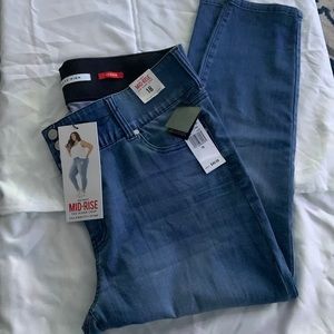 NWT mid rise skinny Jean